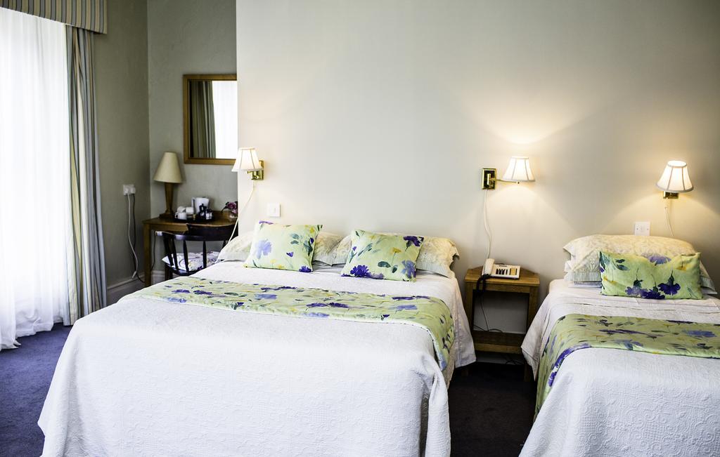 Byrnes Wine Dine Stay Ennistimon Rum bild