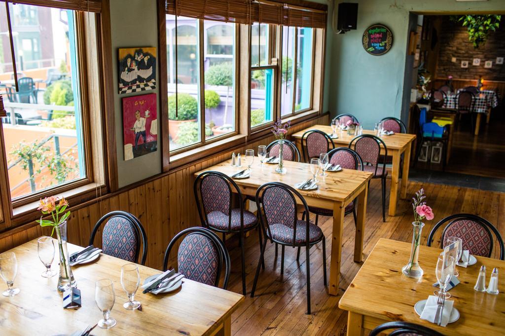 Byrnes Wine Dine Stay Ennistimon Exteriör bild