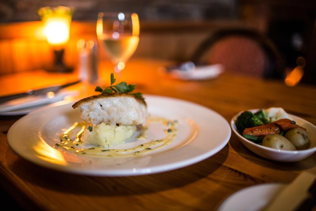 Byrnes Wine Dine Stay Ennistimon Exteriör bild
